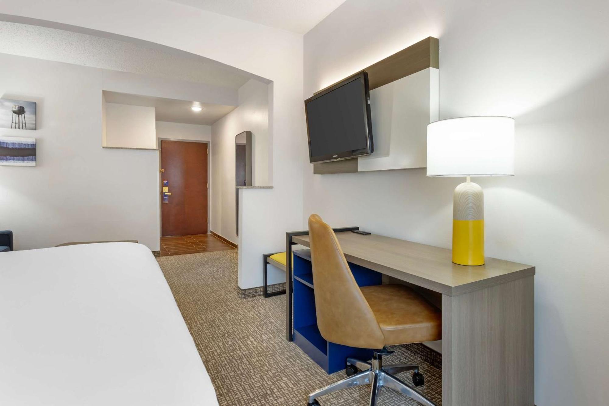 Comfort Suites East Brunswick - South River Kültér fotó