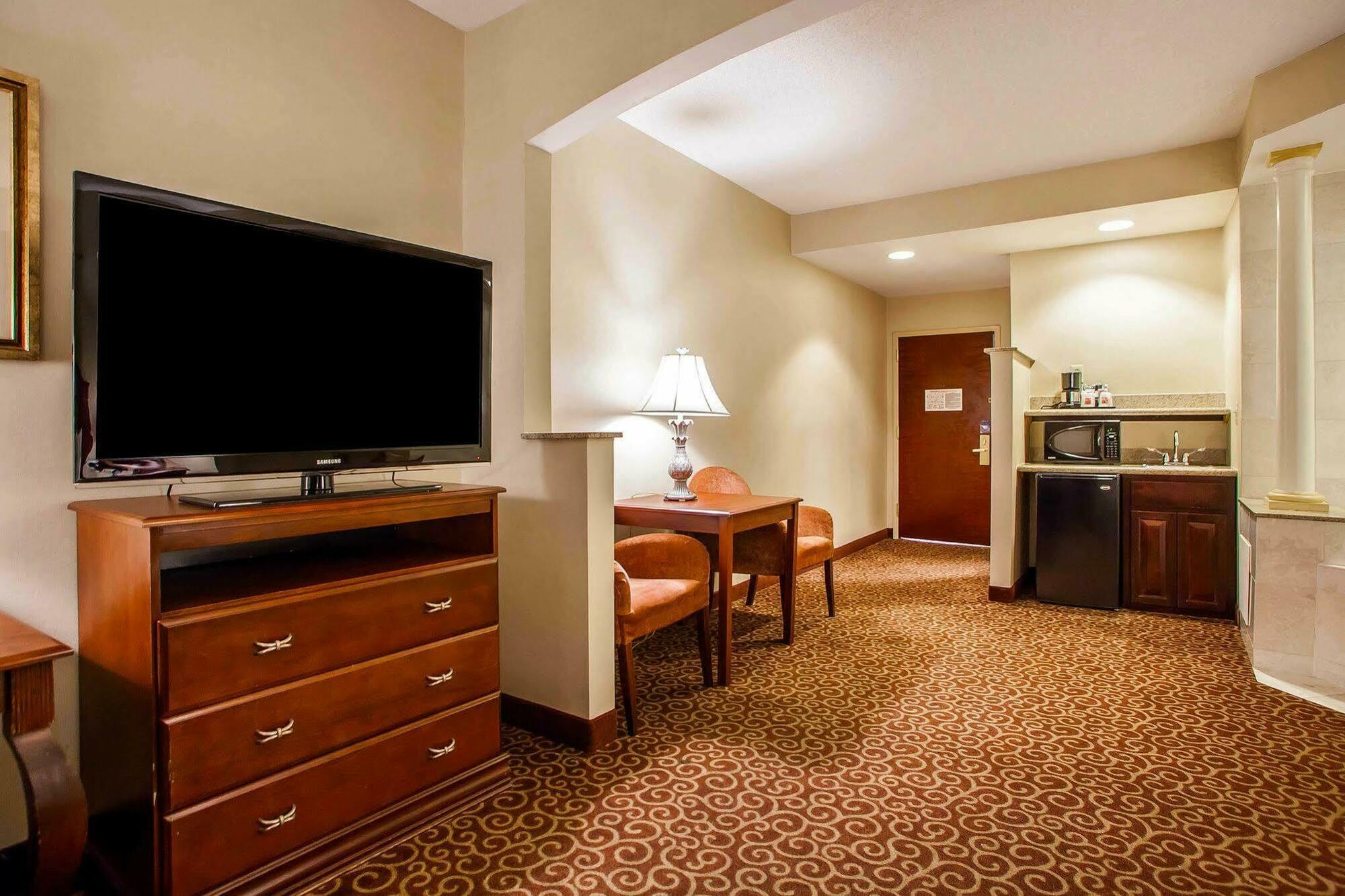 Comfort Suites East Brunswick - South River Kültér fotó